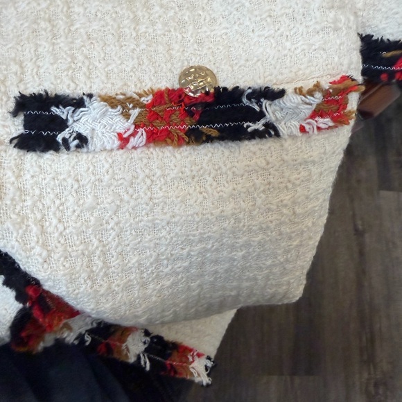 CHANEL Ivory Tweed Coat with Vibrant Trim - Picture 11 of 17